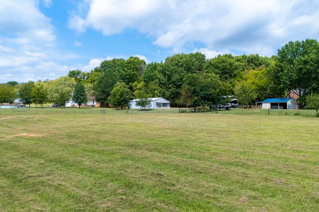 5205 SE Tater Peeler Rd, Lebanon, TN 37090