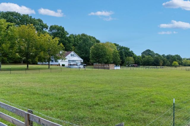 5205 SE Tater Peeler Rd, Lebanon, TN 37090