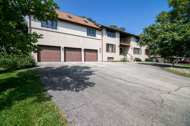 8850 W 101st Place, Palos Hills, IL 60465