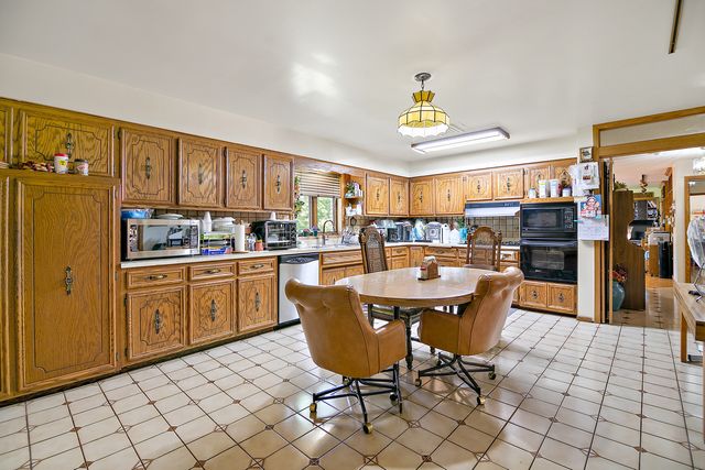 8850 W 101st Place, Palos Hills, IL 60465