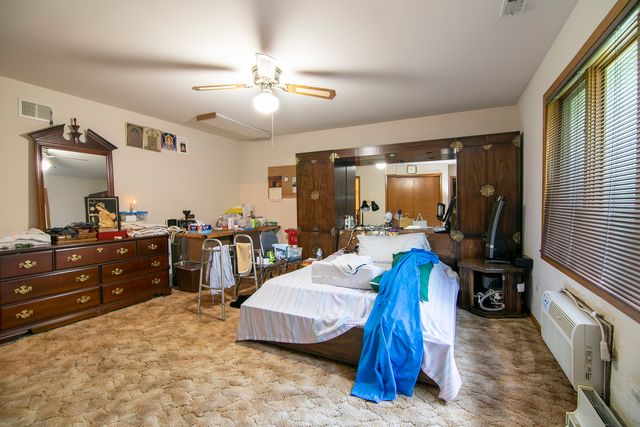 8850 W 101st Place, Palos Hills, IL 60465