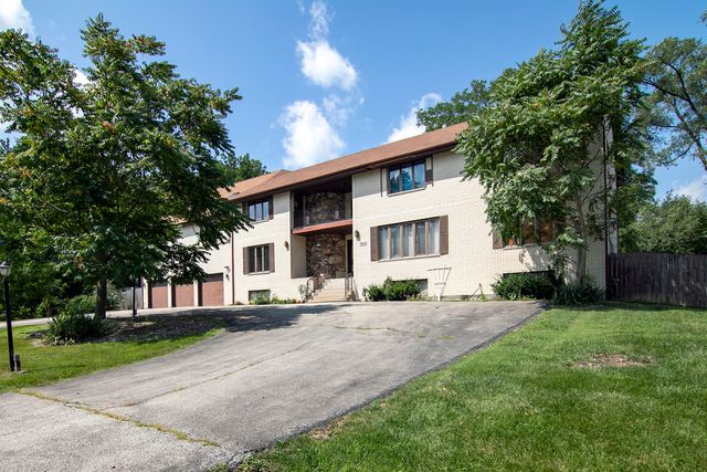 8850 W 101st Place, Palos Hills, IL 60465