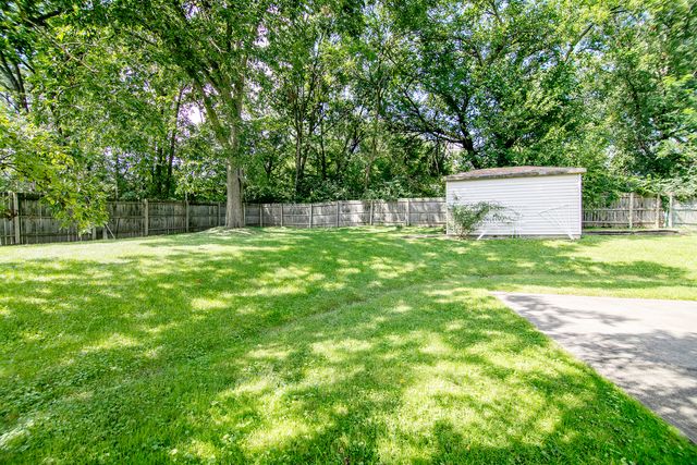 8850 W 101st Place, Palos Hills, IL 60465