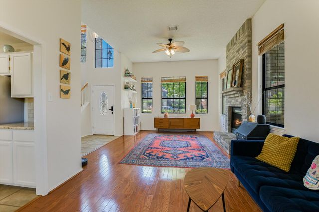 1104 Crestview ST, Round Rock, TX 78681