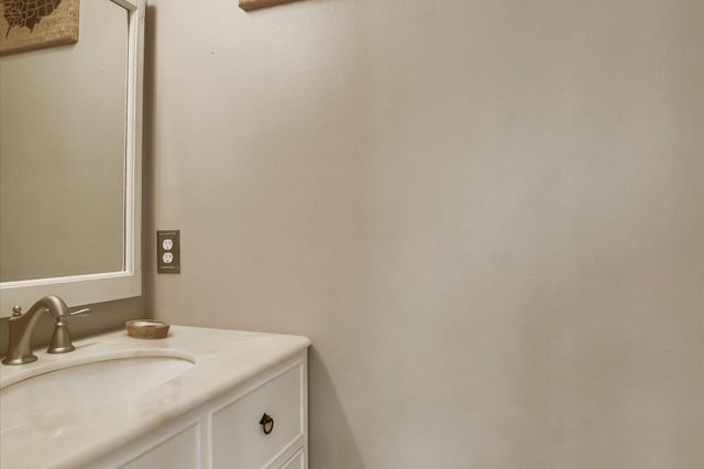 1104 Crestview ST, Round Rock, TX 78681