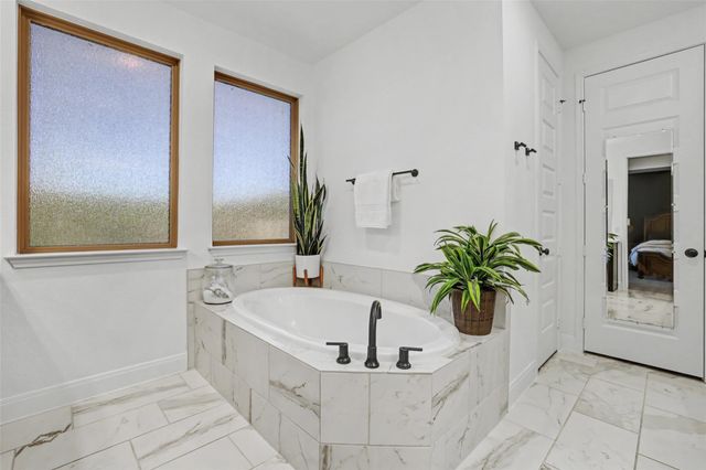 1216 Summer Moon DR, Georgetown, TX 78628