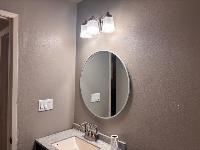 320 Avila Ct, Stockton, CA 95210