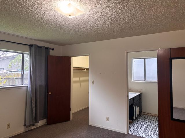 320 Avila Ct, Stockton, CA 95210