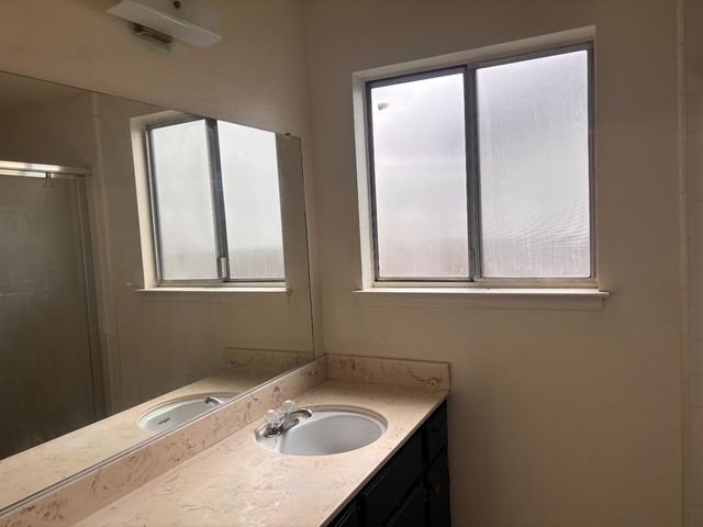 320 Avila Ct, Stockton, CA 95210