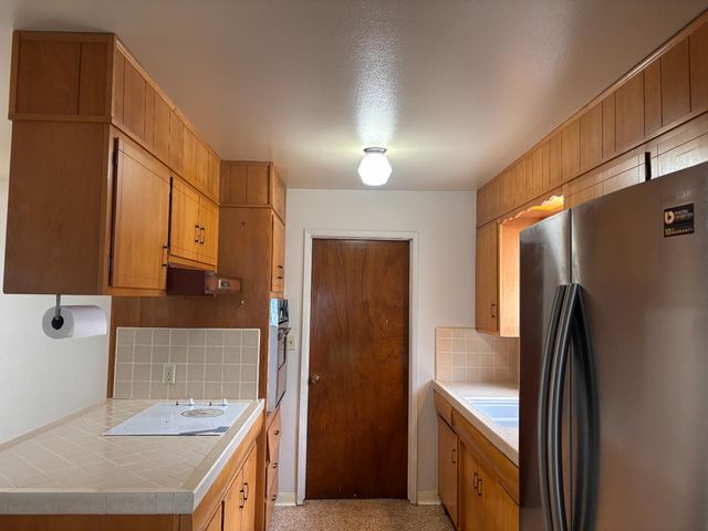 320 Avila Ct, Stockton, CA 95210