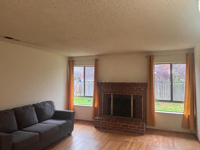 320 Avila Ct, Stockton, CA 95210