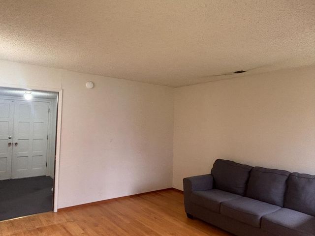 320 Avila Ct, Stockton, CA 95210