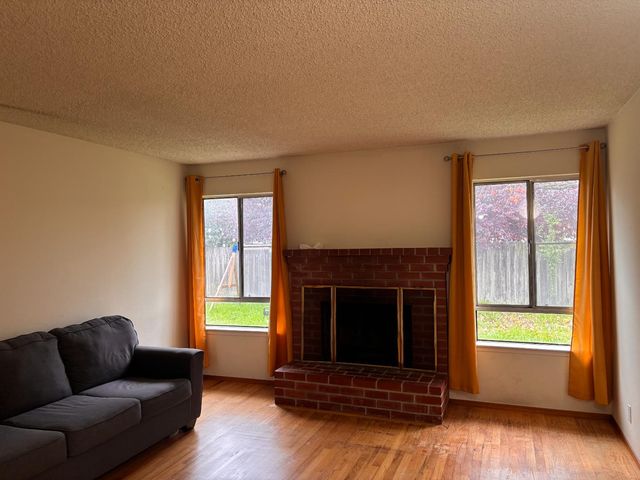 320 Avila Ct, Stockton, CA 95210