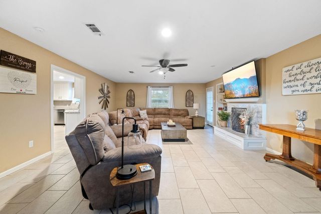 203 N Bayou Bend, Baytown, TX 77521