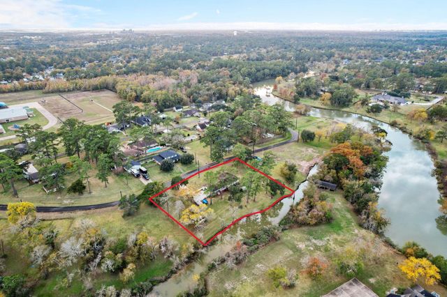 203 N Bayou Bend, Baytown, TX 77521