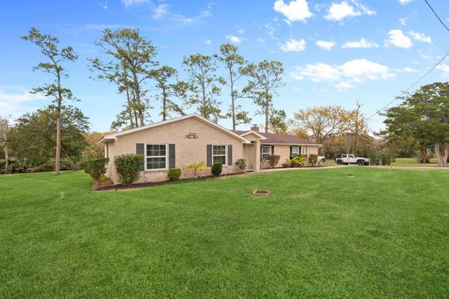 203 N Bayou Bend, Baytown, TX 77521