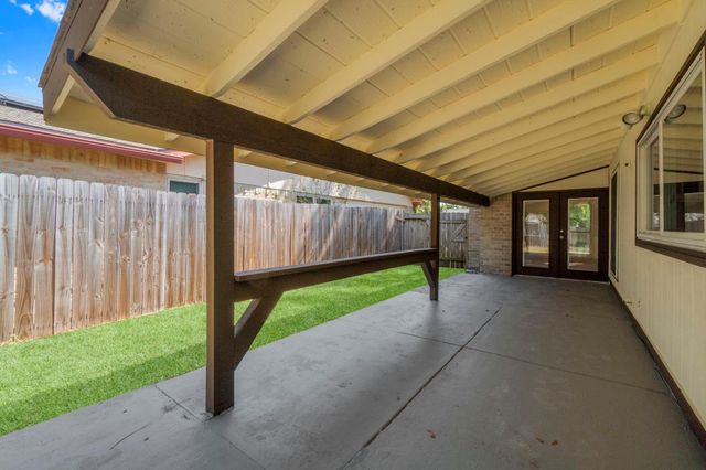 15526 Camino Del Sol Drive, Houston, TX 77083