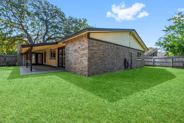 15526 Camino Del Sol Drive, Houston, TX 77083