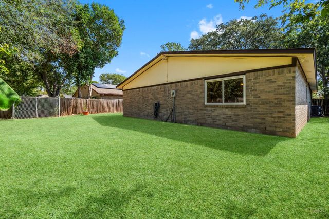 15526 Camino Del Sol Drive, Houston, TX 77083