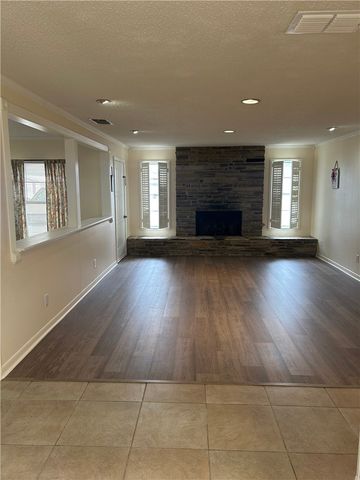 905 W Terrace Blvd, Rockport, TX 78382