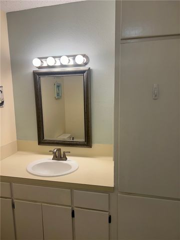 905 W Terrace Blvd, Rockport, TX 78382