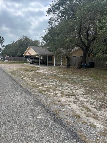 905 W Terrace Blvd, Rockport, TX 78382