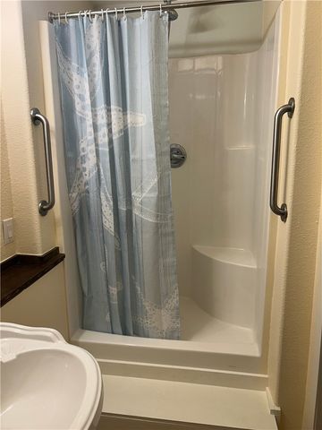 905 W Terrace Blvd, Rockport, TX 78382