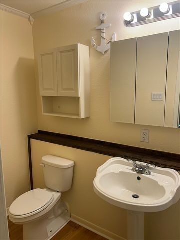 905 W Terrace Blvd, Rockport, TX 78382