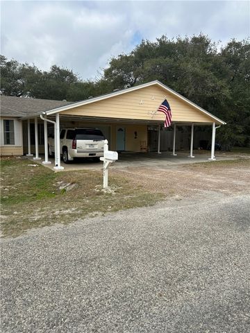 905 W Terrace Blvd, Rockport, TX 78382