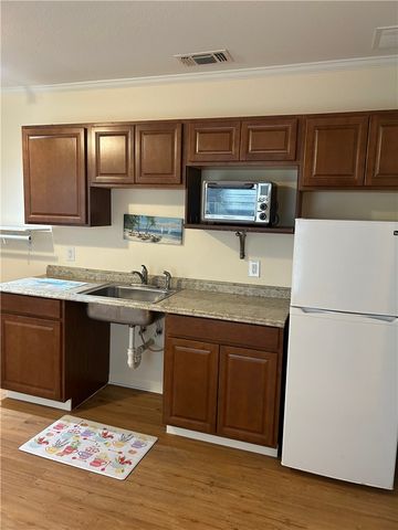 905 W Terrace Blvd, Rockport, TX 78382