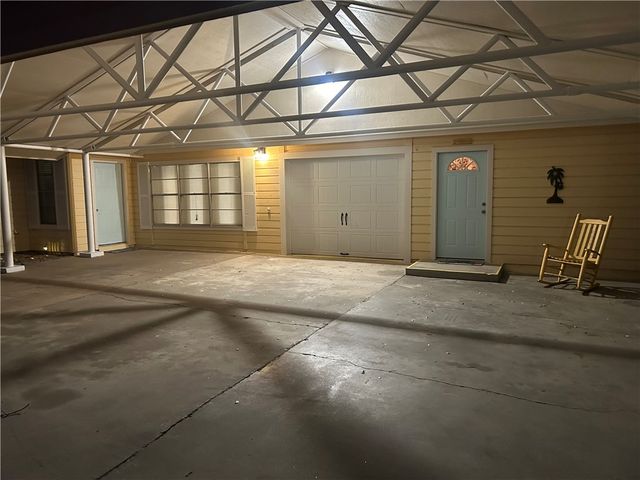 905 W Terrace Blvd, Rockport, TX 78382