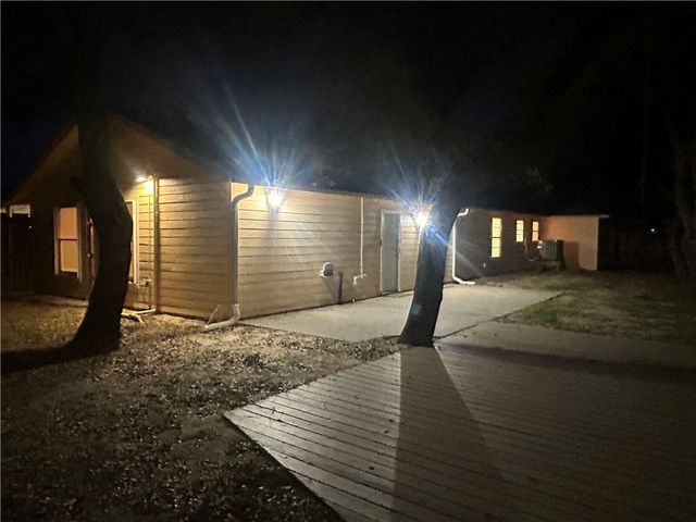 905 W Terrace Blvd, Rockport, TX 78382