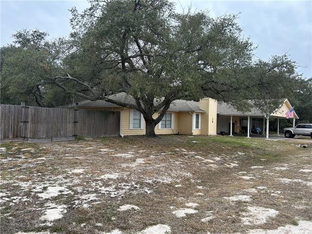 905 W Terrace Blvd, Rockport, TX 78382
