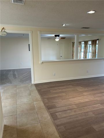 905 W Terrace Blvd, Rockport, TX 78382