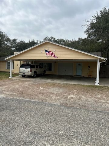 905 W Terrace Blvd, Rockport, TX 78382