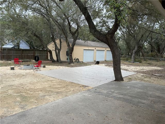 905 W Terrace Blvd, Rockport, TX 78382