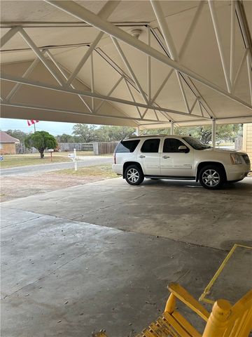 905 W Terrace Blvd, Rockport, TX 78382