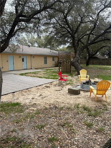 905 W Terrace Blvd, Rockport, TX 78382