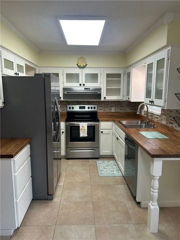 905 W Terrace Blvd, Rockport, TX 78382