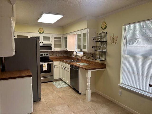 905 W Terrace Blvd, Rockport, TX 78382