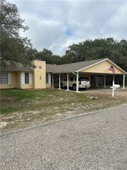 905 W Terrace Blvd, Rockport, TX 78382