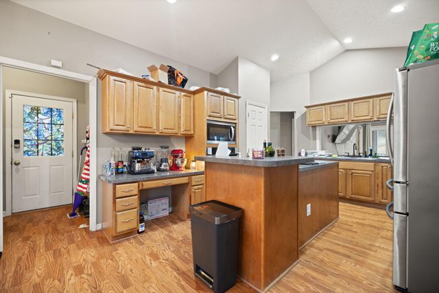 198 Iwanna Loop, Ezel, KY 41425