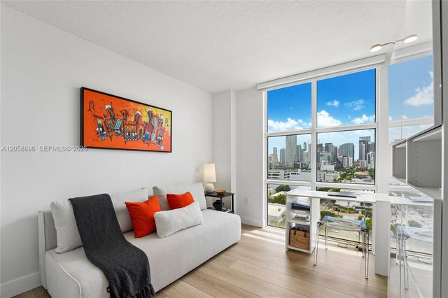 900 SW 8th St 1609, Miami, FL 33130