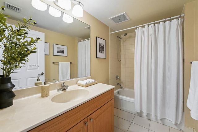 900 SW 8th St 1609, Miami, FL 33130