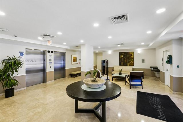 900 SW 8th St 1609, Miami, FL 33130