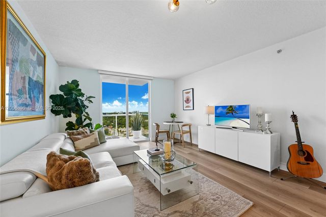 900 SW 8th St 1609, Miami, FL 33130