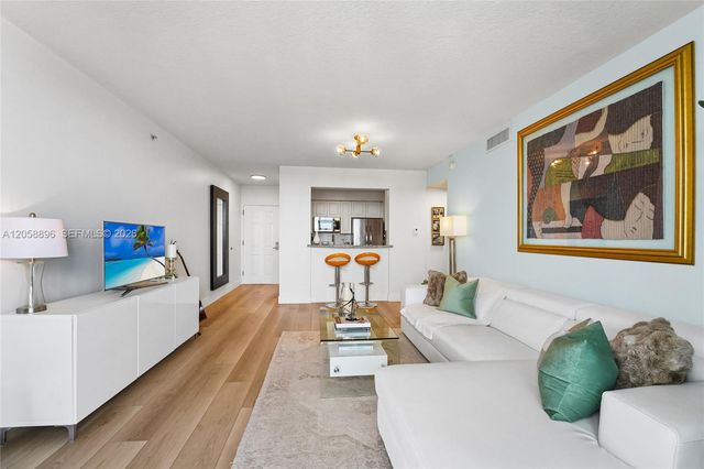 900 SW 8th St 1609, Miami, FL 33130