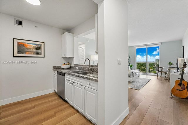 900 SW 8th St 1609, Miami, FL 33130