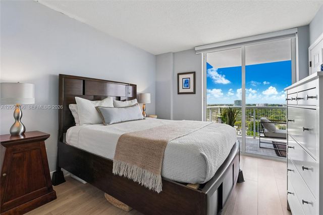 900 SW 8th St 1609, Miami, FL 33130