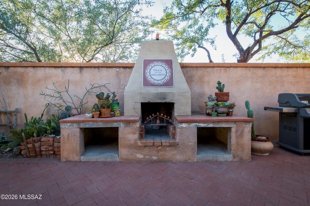 3825 N Tyndall Avenue, Tucson, AZ 85719
